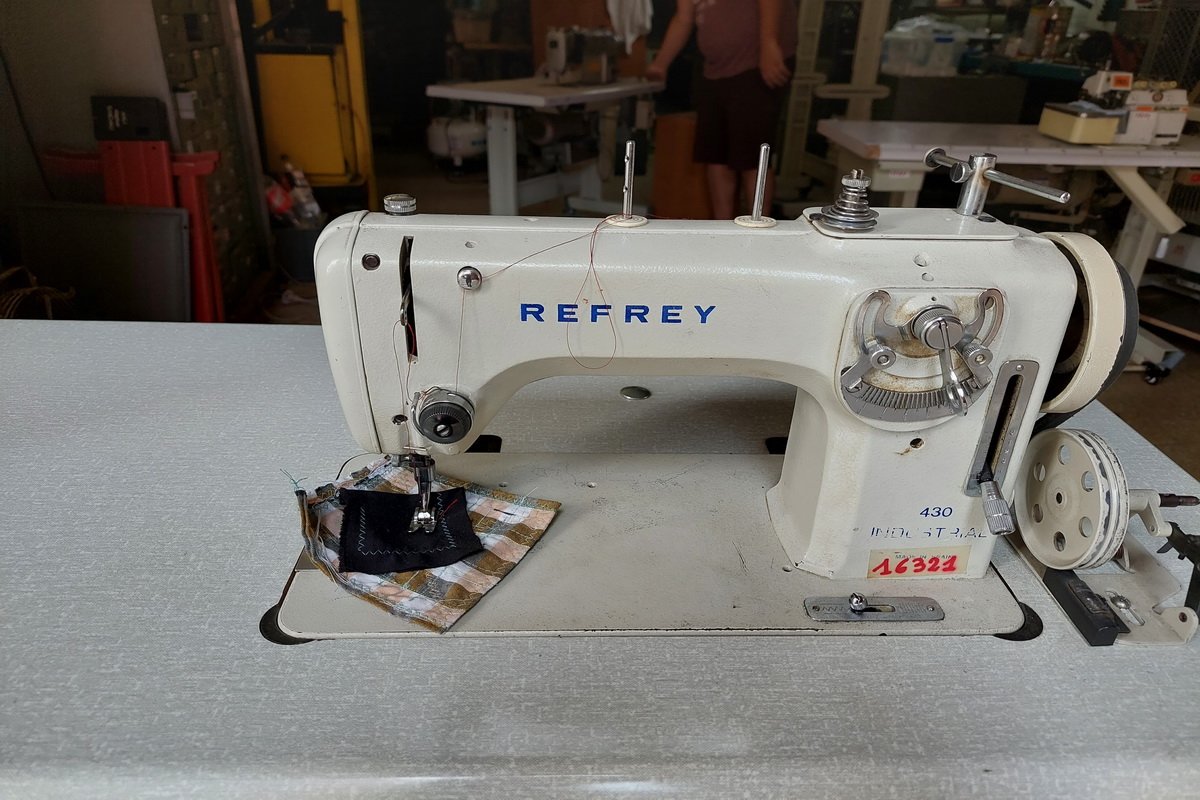 refrey16321100.jpg